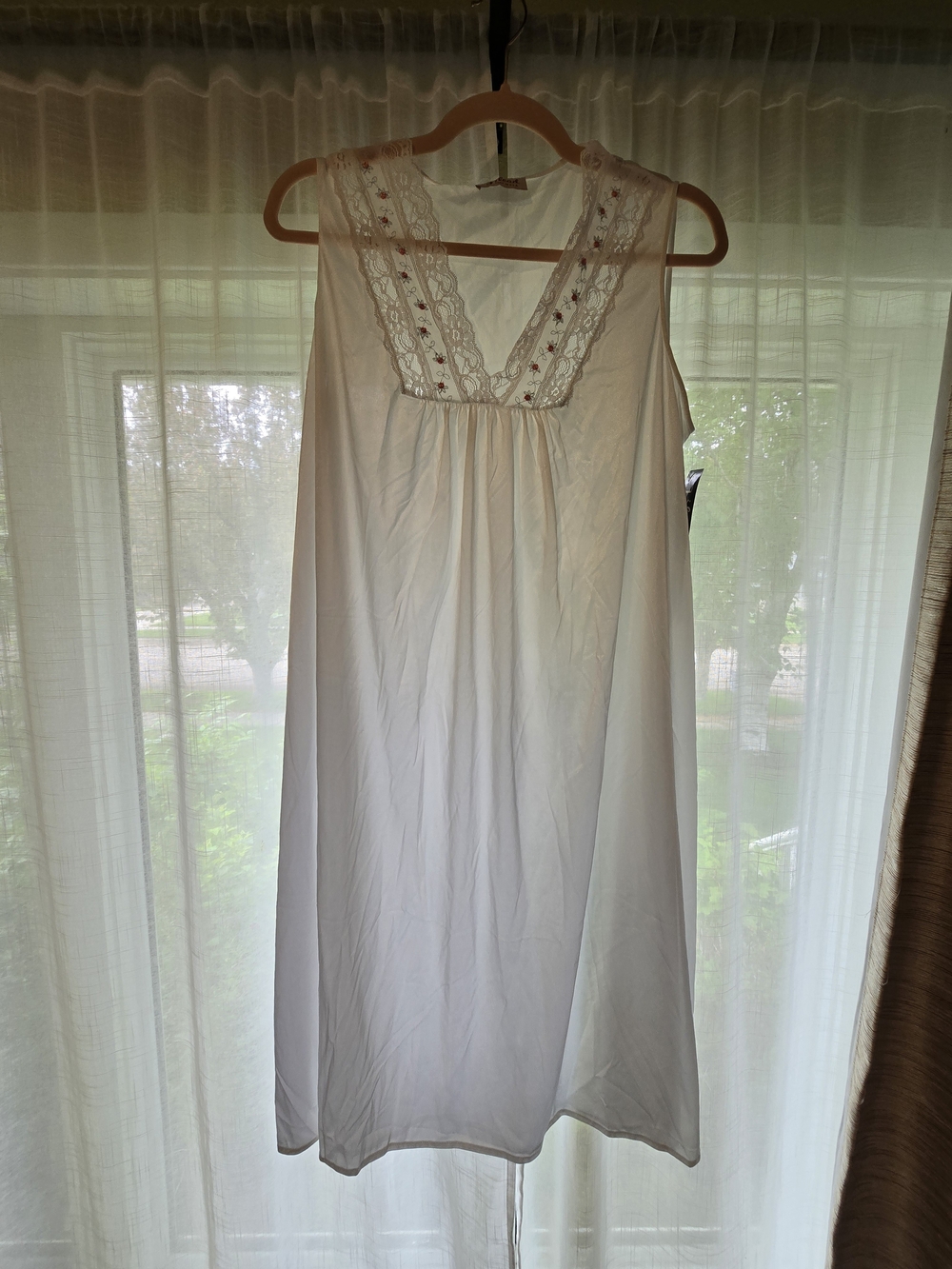 Deadstock NWT Vintage Gilead Cream Embroidered Ribbon Lace Nightgown Size Medium